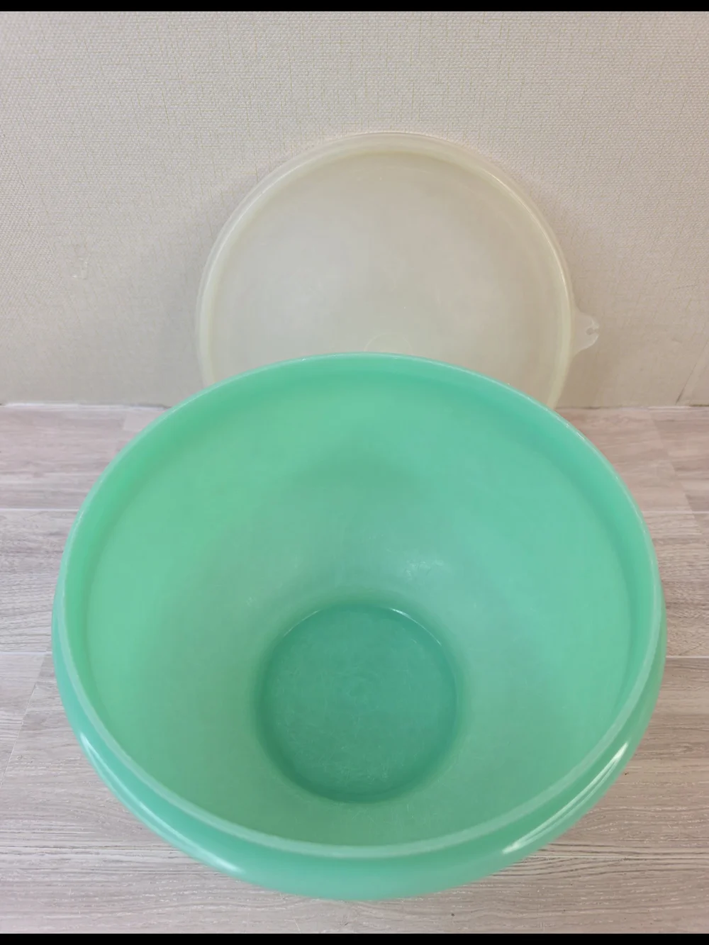Tupperware storage bowl